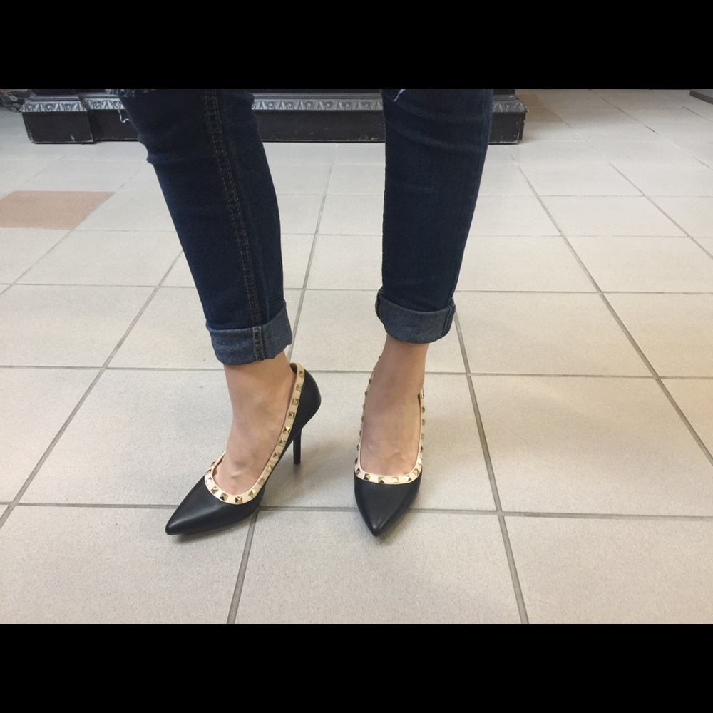 Black heels Gold Diva